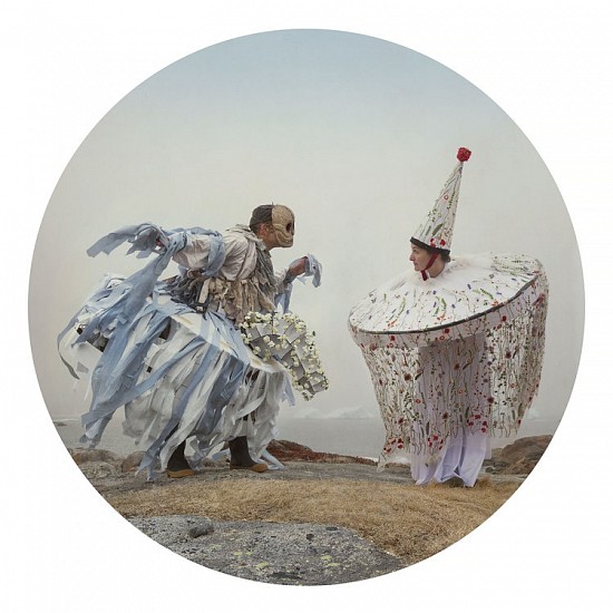 KAHN + SELESNICK, HOBBY HORSES A'COURTIN' SUNNY Ed. 5
archival pigment print face-mounted on round acrylic sheet
